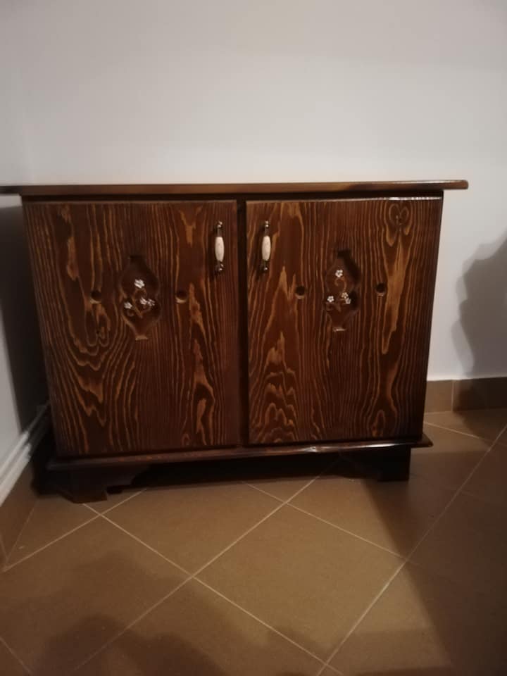 Comoda usi sculptate