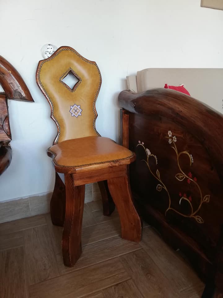 Scaun lemn ornamente