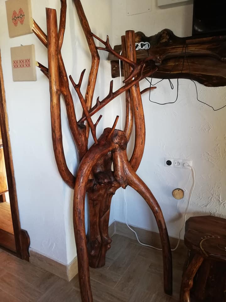 Suport haine arboric